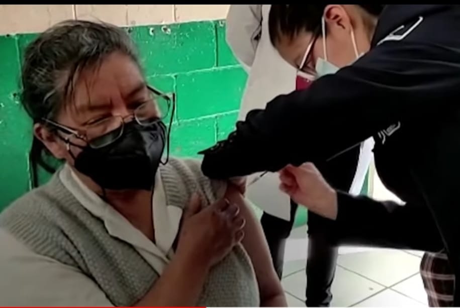 México recibe 500 mil dosis de la vacuna SinoVac y 487 mil 500 de Pfizer