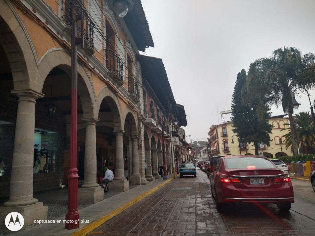 Se inconforman conductores por cierre de céntrica calle en Huauchinango