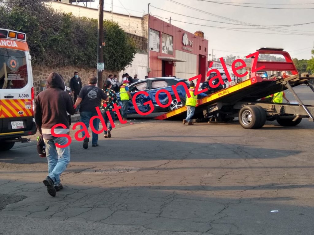 Así rescataron a lesionados de camión de ruta 76 que volcó en 20 Sur y 7 Oriente