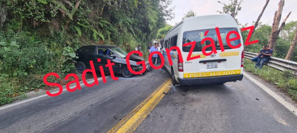 Choque frontal en la Amozoc-Nautla deja una persona lesionada