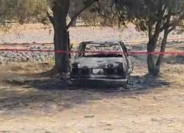 Apizaco: Encuentran vehículo incendiado con persona en la cajuela