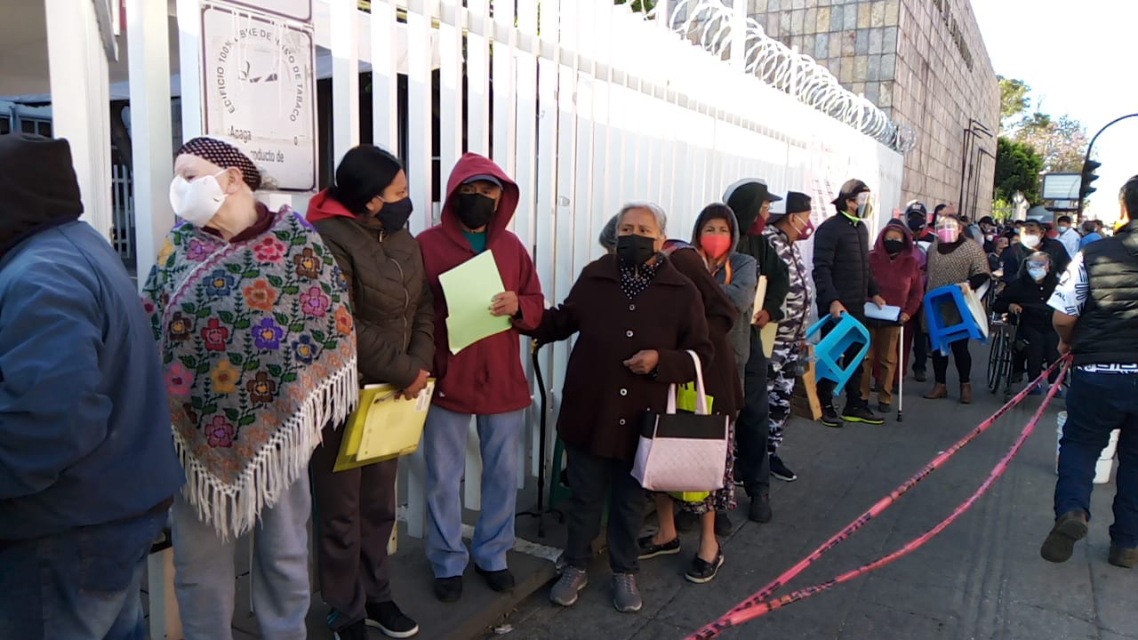Video desde Puebla: Con orden y logística en San José del IMSS para vacuna contra el covid-19