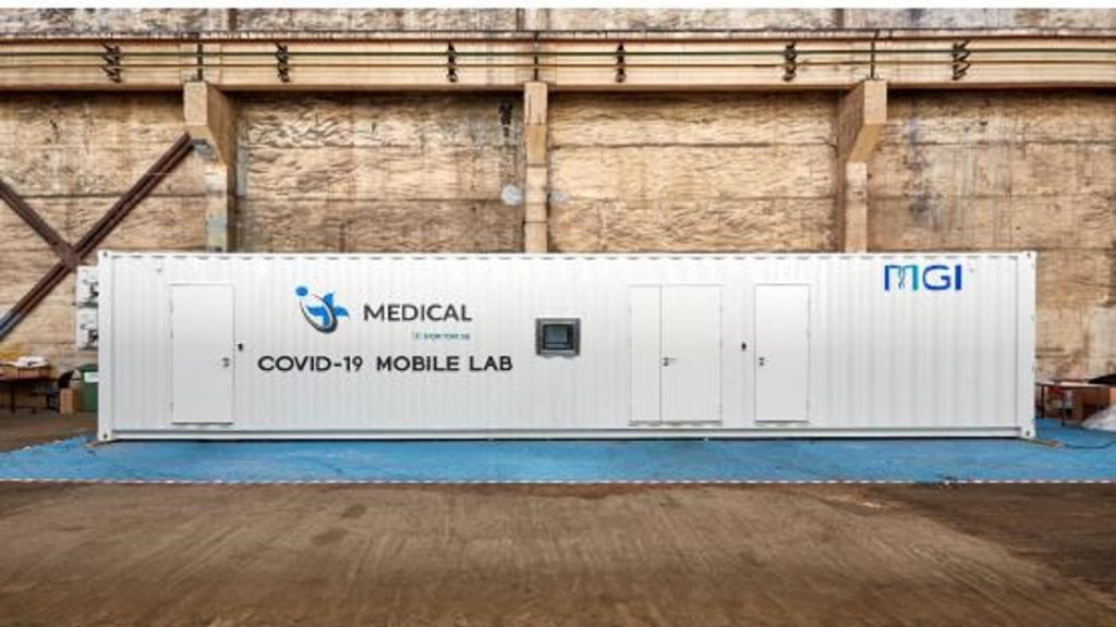 El laboratorio móvil de MGI en contenedores para la detección de COVID-19 es puesto a prueba y cuida la seguridad en los campeonatos mundiales de patinaje artístico