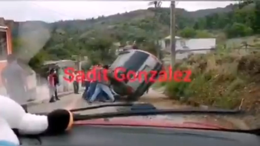 Vuelca camioneta en Xiutetelco dejando una mujer lesionada