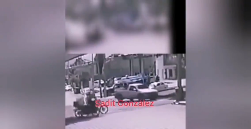 Un repartidor resultó gravemente lesionado después de ser embestido por una motocicleta