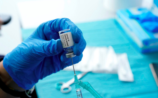 EU reanudó el uso de la vacuna anti-Covid de Johnson & Johnson; traerá advertencias del riesgo