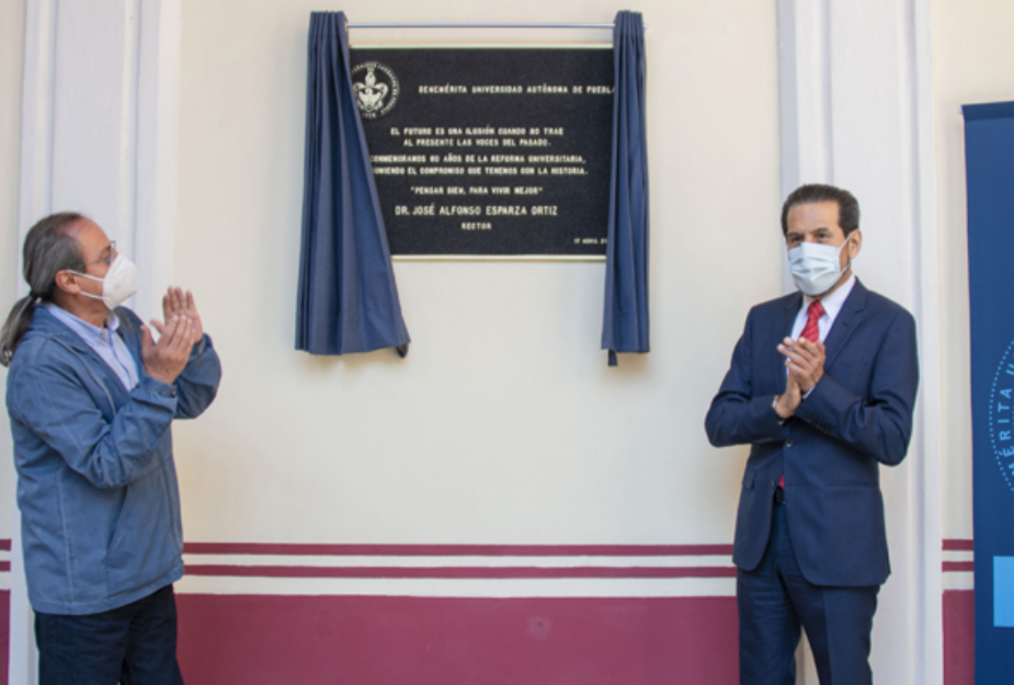Rector Alfonso Esparza develó placa conmemorativa del 60 aniversario de la Reforma Universitaria
