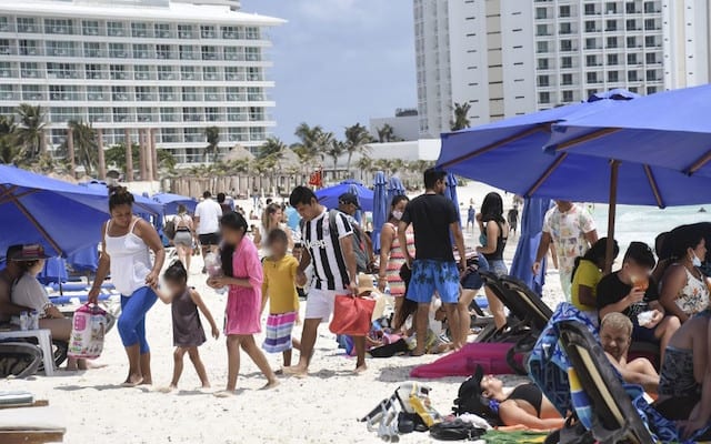 Salud confirma brote de Covid en jóvenes que viajaron a Cancún