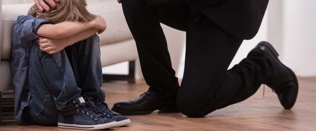 Cómo ayudar a un niño o una niña a afrontar la muerte de papá y mamá o de ambos