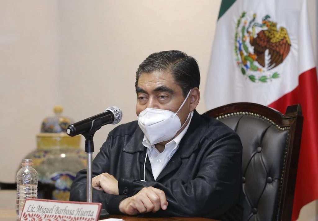 Video desde Puebla: Gobernador Barbosa revela que estudiantes de cuarto año obligan a otras alumnas de la Normal Rural a manifestarse