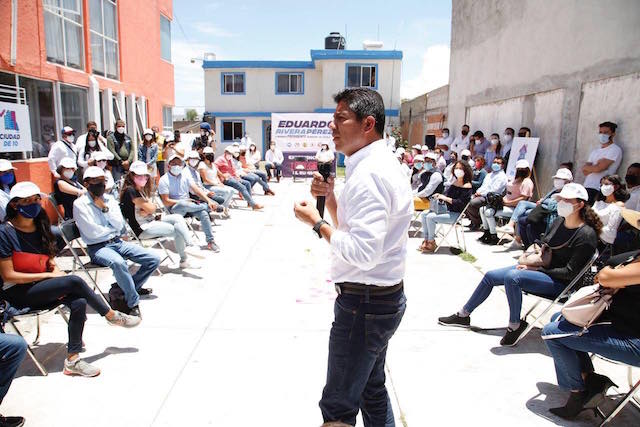 Eduardo Rivera Pérez reconoce la labor de docentes poblanos