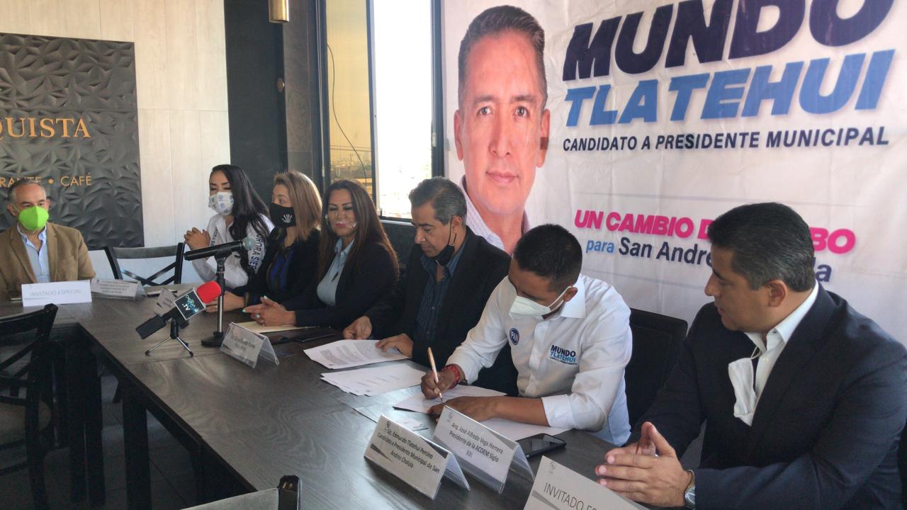 Firma convenio Edmundo Tlatehui Percino con el COE para agilizar trámites en la instalación de empresas en San Andrés Cholula