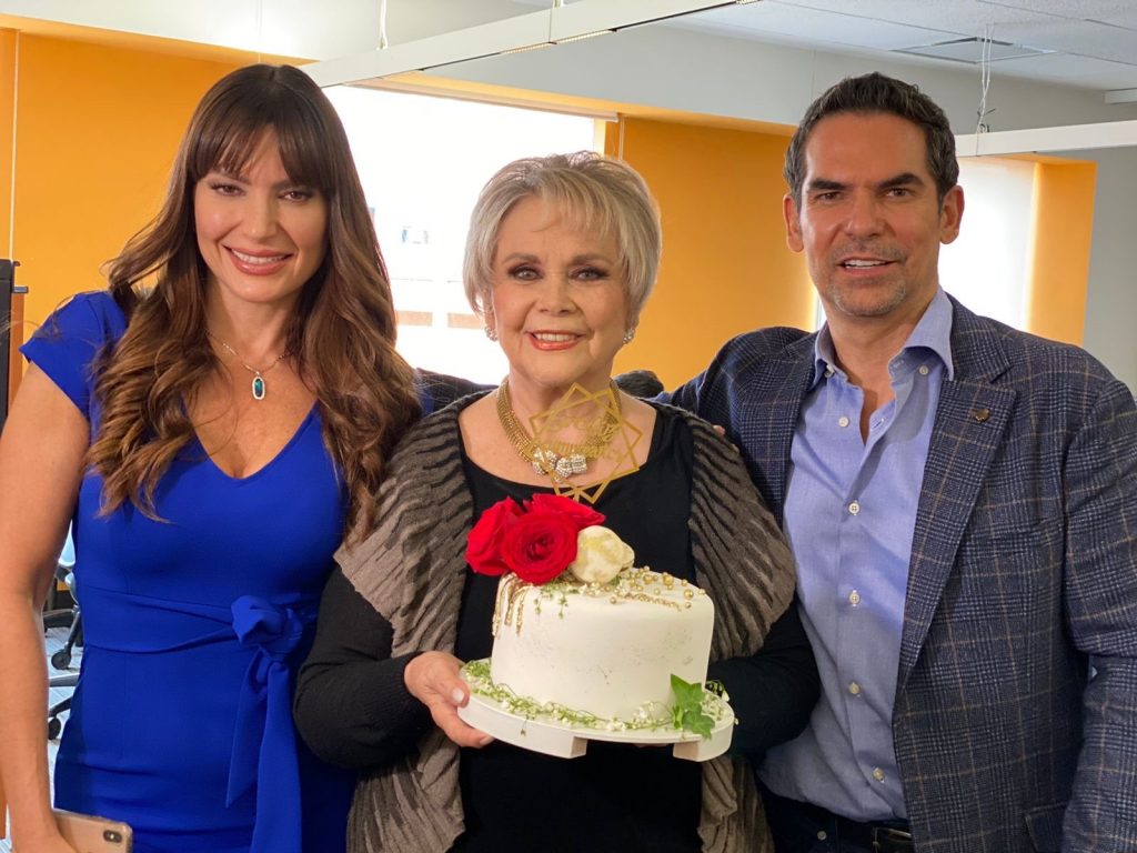 En “Diseñando tu amor” festejan cumpleaños a Norma Herrera