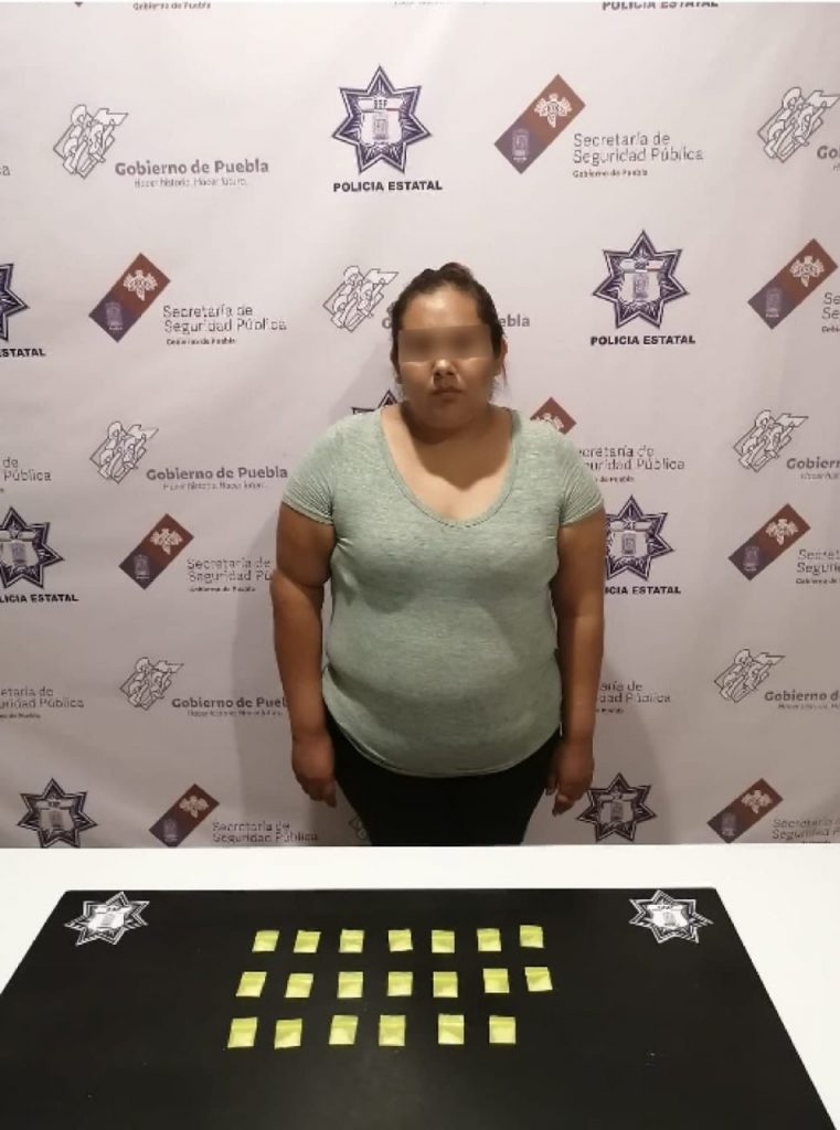Detenida por vender droga y atacar a un hombre en Tehuacán