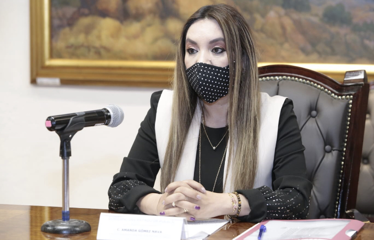 Enfermera que simuló vacunar será sancionada, dijo Amanda Gómez, de la SFP