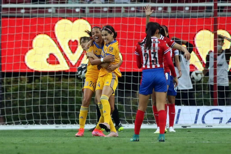 Chivas femenil perdona y pierde ante Tigres