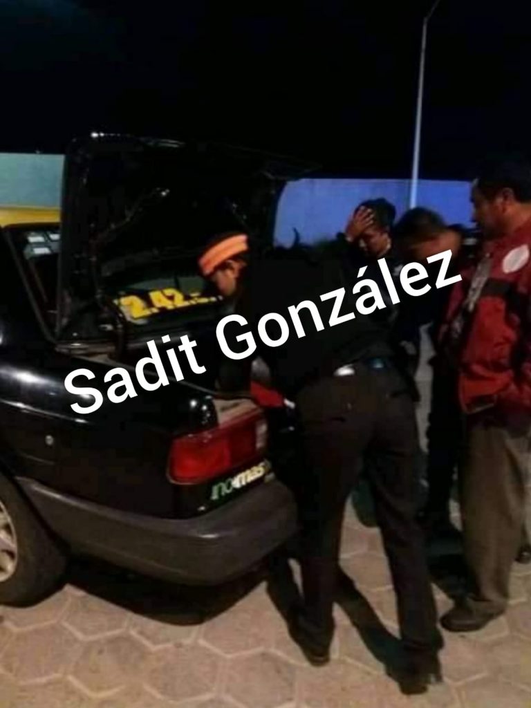 Detienen en Ocoyucan a taxista con animales exóticos a bordo