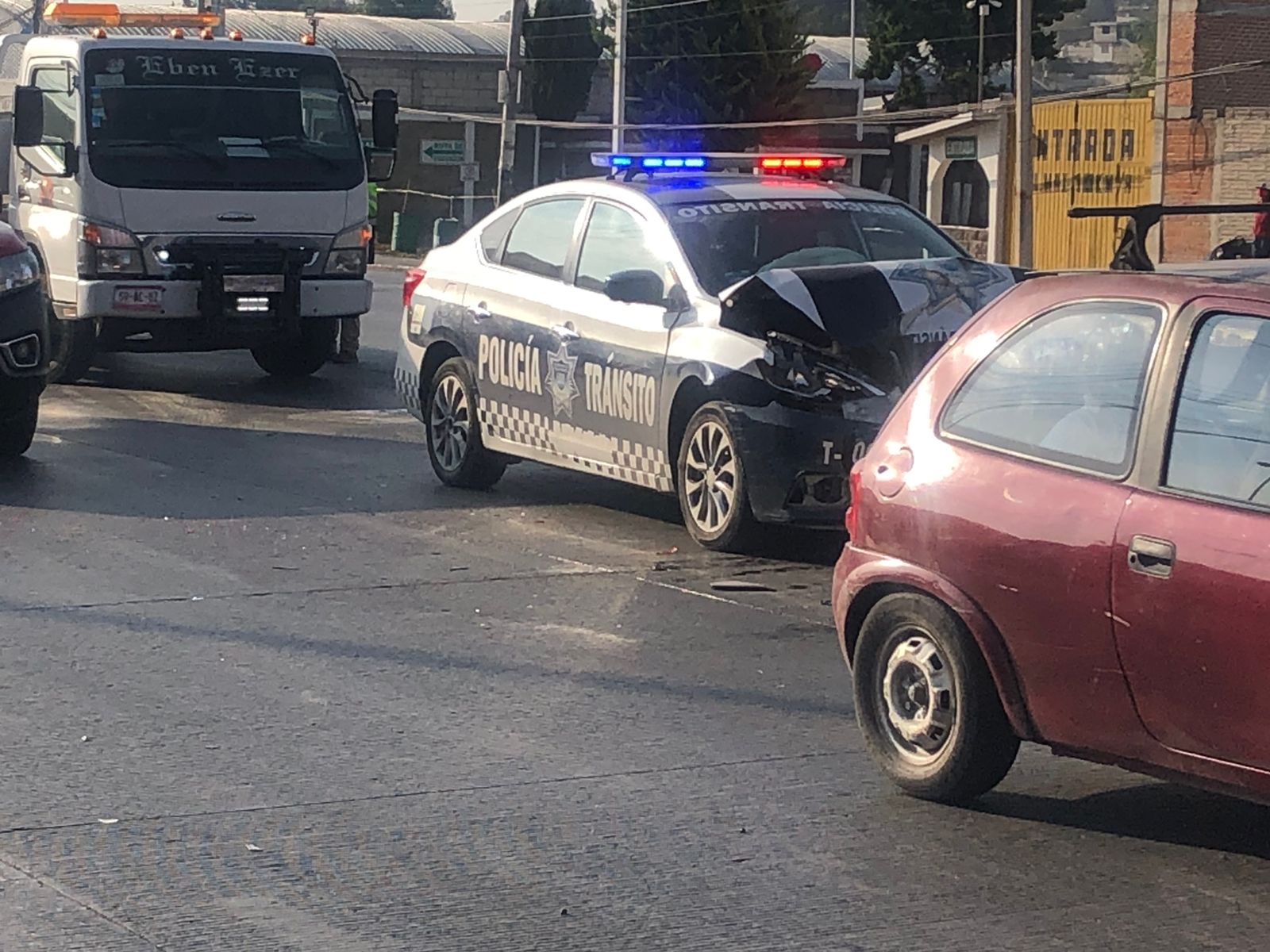 Patrulla de Amozoc se involucra en accidente en la federal a Tehuacán