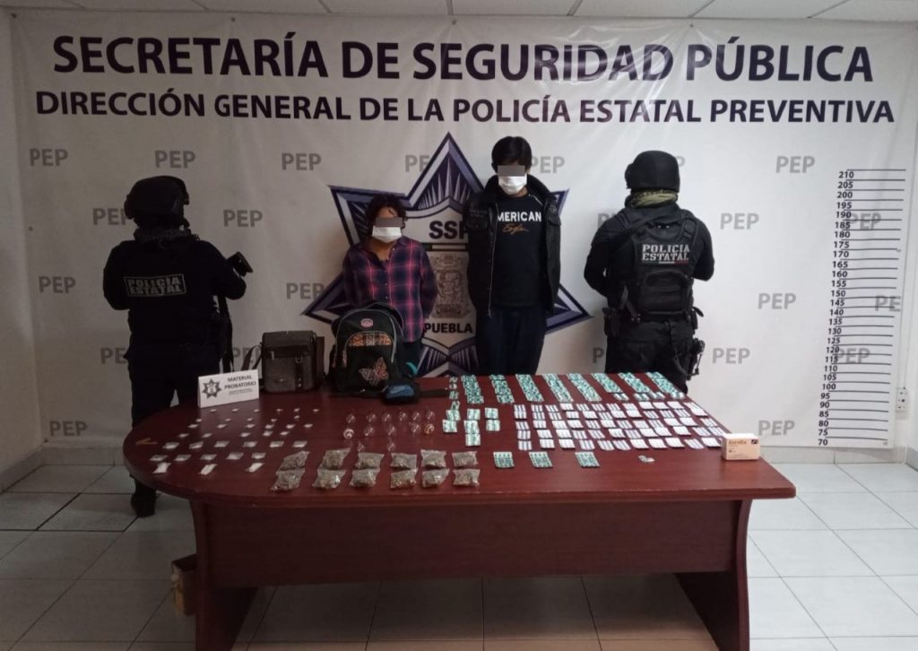 Los agarran con más de mil pastillas psicotrópicas en Coronango