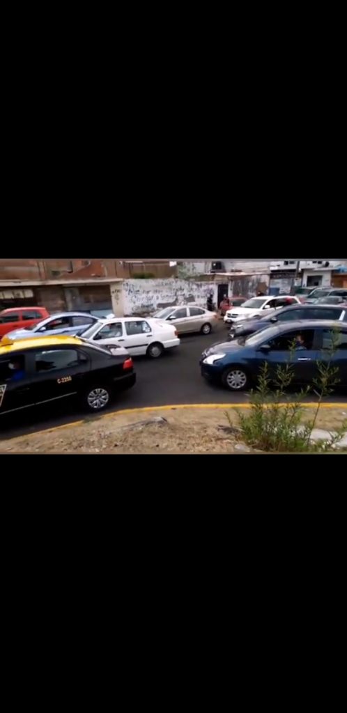 Video desde Puebla: Reportan caos vial y falta de logística en la zona militar en el proceso de vacunación