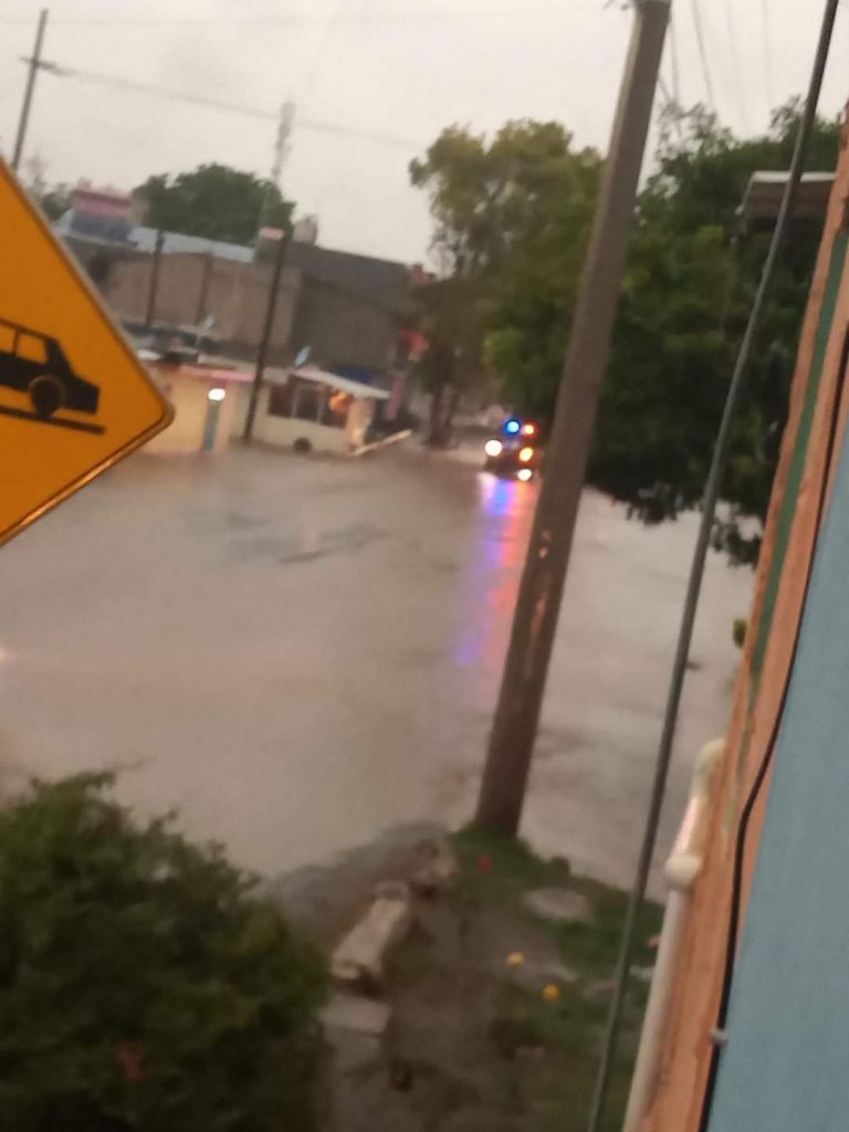 Video desde Puebla: Se inundan calles y casas de San José Chiapa por las lluvias de hoy