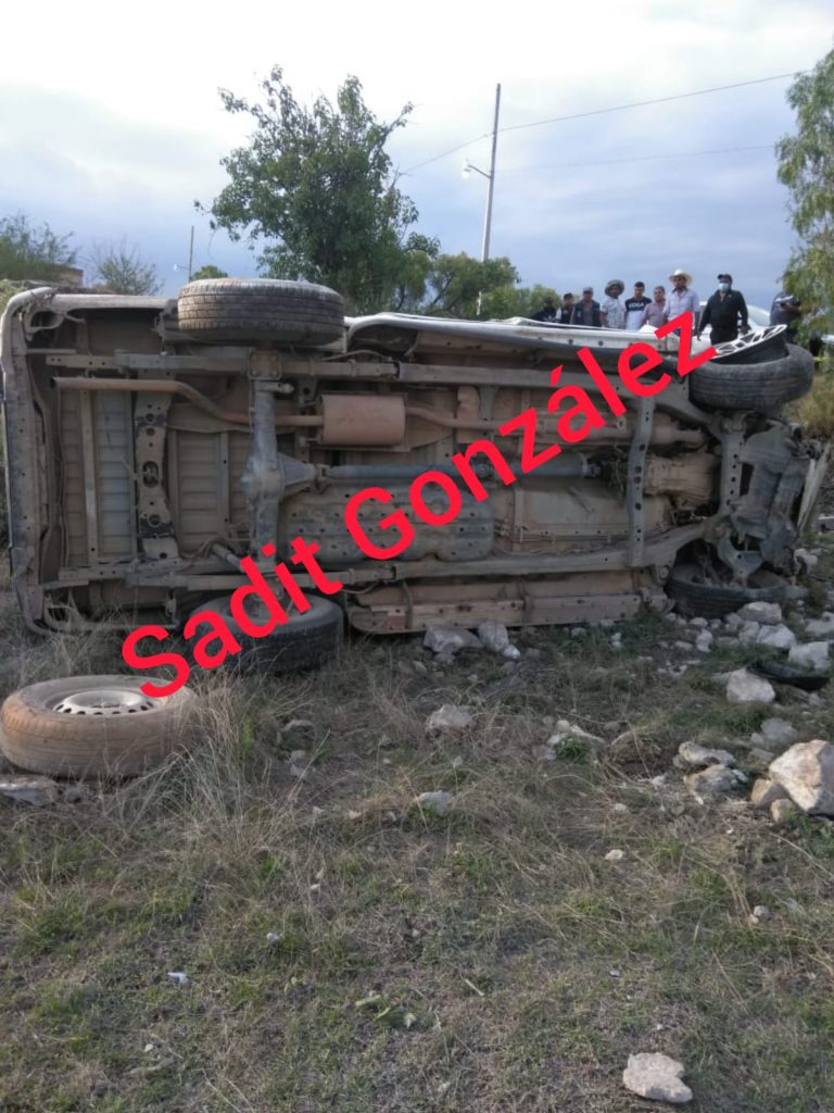 Mueren dos por volcadura en Tecamachalco