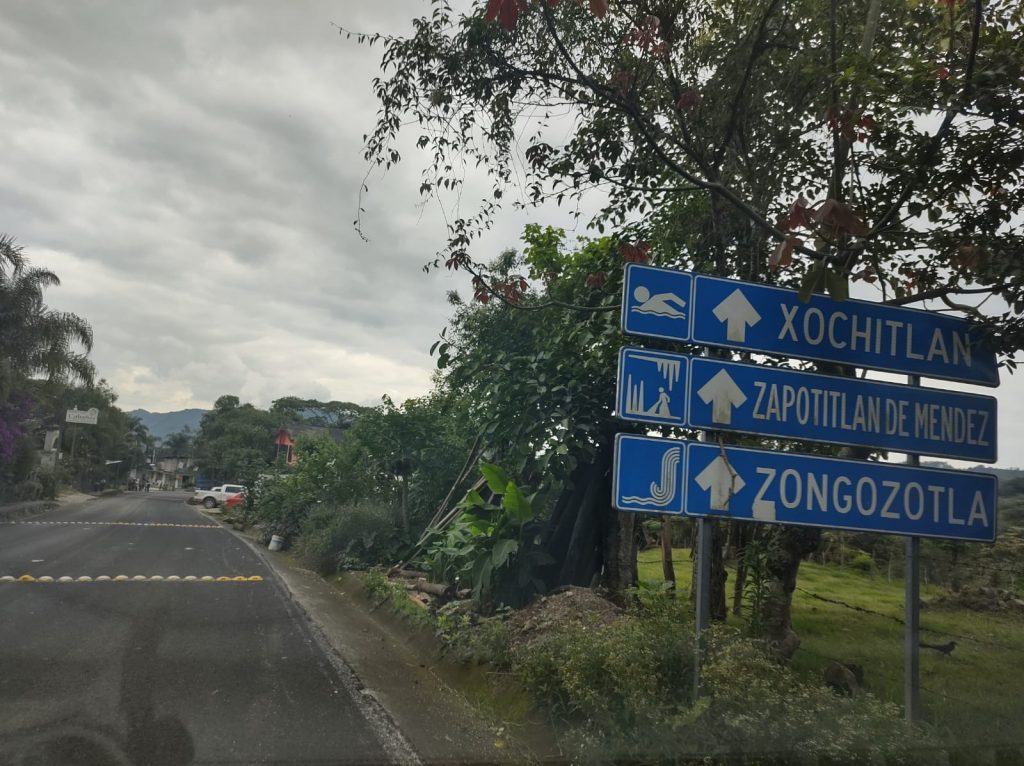 Asaltan y balean a comerciantes en la carretera interserrana tramo Nauzontla-Xochitlán