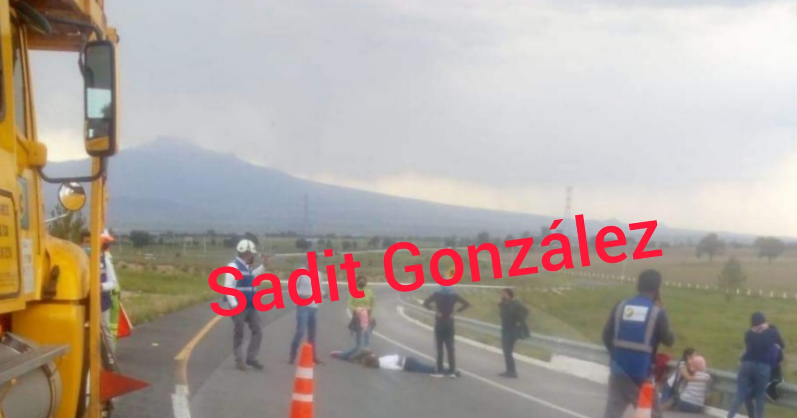 Dos mujeres intentan saquear un camión en Cuapiaxtla… y al bajar murieron tras recibir golpe en la cabeza