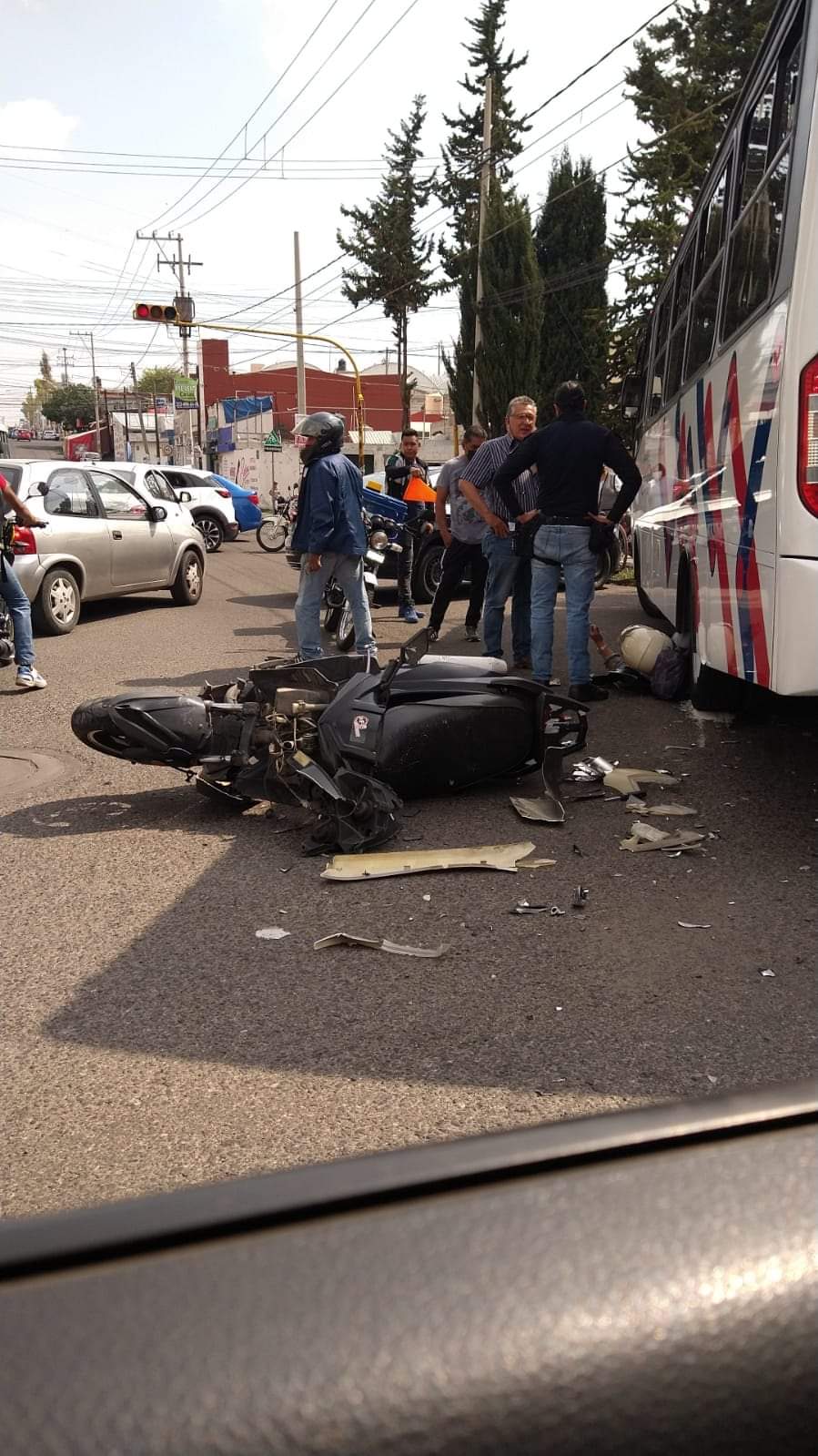 Motociclista es atropellado por camión en la Avenida Nacional y Margaritas