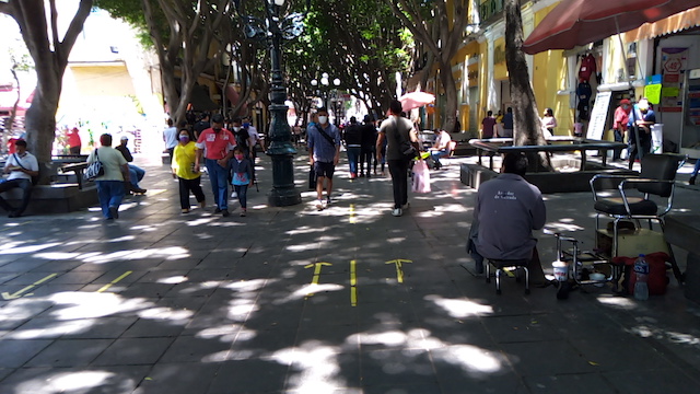 Video desde Puebla: Movilidad de gente se incrementa en el corazón de la ciudad; familias poblanas realizan paseos