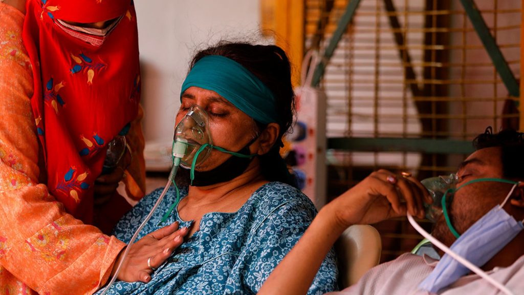 COVID-19: La OMS clasifica la variante descubierta en India como “de preocupación mundial”