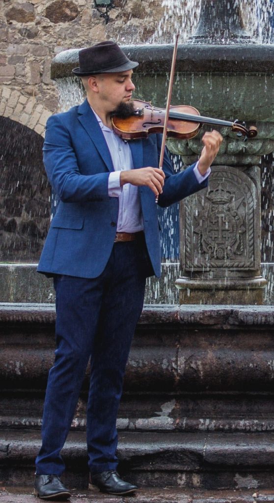 Música de ayer y hoy un concierto con guitarra y violín