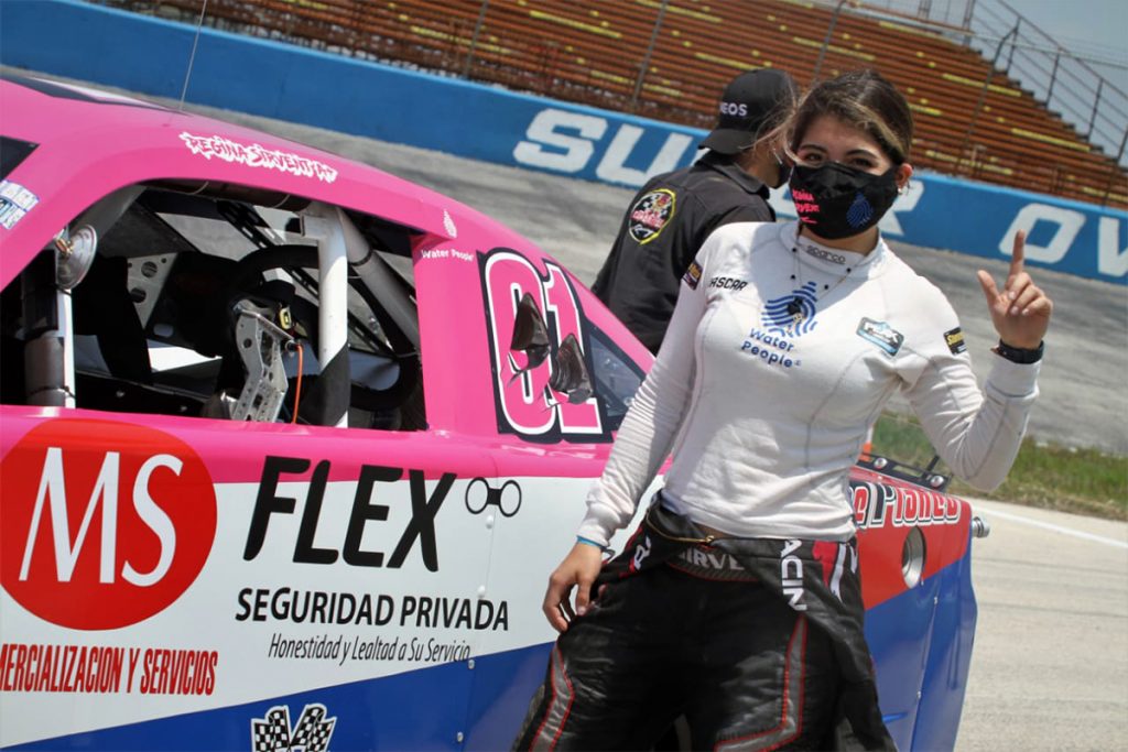 Satisfecha Regina Sirvent con debut en NASCAR Challenge