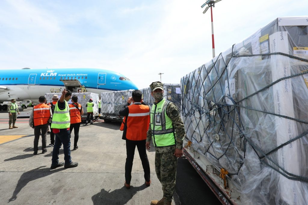 Llegan a México más de 2 millones de vacunas AstraZeneca