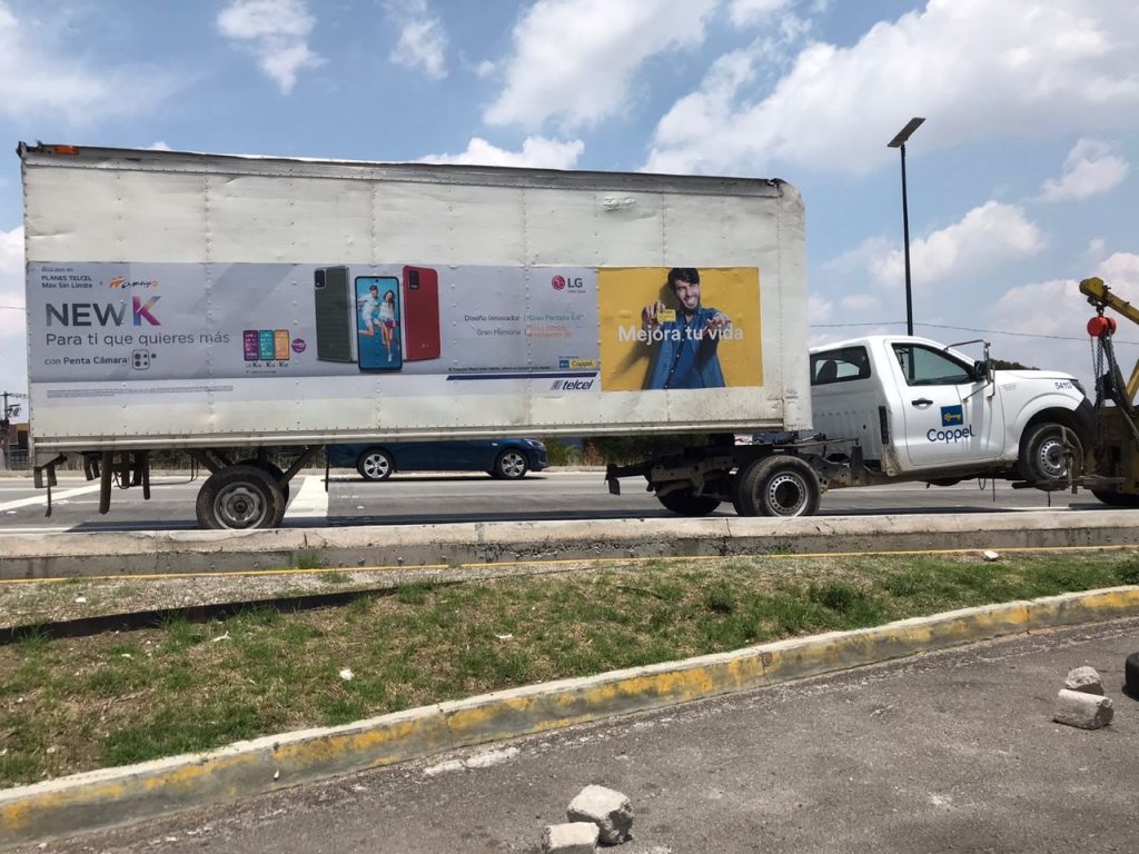 En flagrancia, policía estatal detiene a presuntos asaltantes a trasporte de carga 