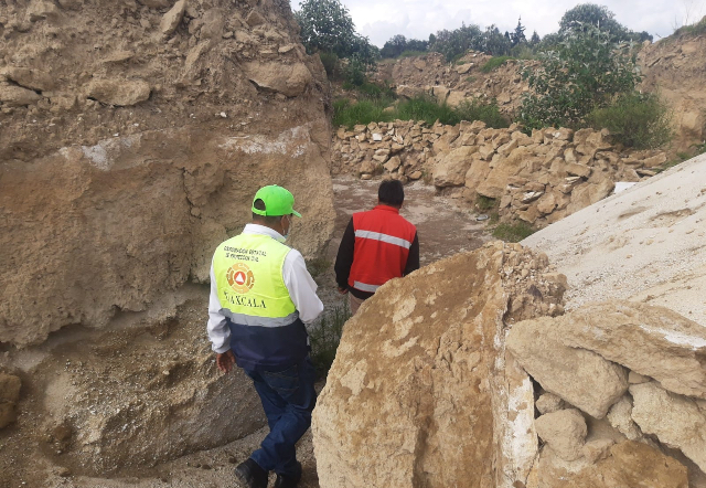 Hundimiento de terreno en Xaloztoc, sin riesgo para la población: CEPC