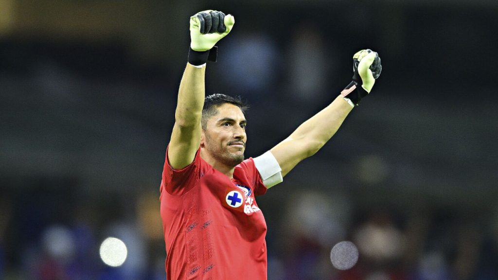 Cruz Azul: José de Jesús Corona es suspendido dos partidos por altercado con el comisario