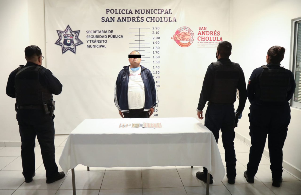Desde San Andrés Cholula: Policías atrapan a dealer en Lomas de Angelópolis