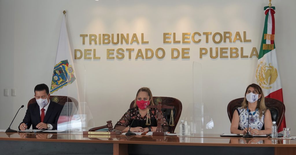 Tribunal Electoral de Puebla falla a favor de Claudia Rivera y Argelia Arriaga por ataques de un regidor