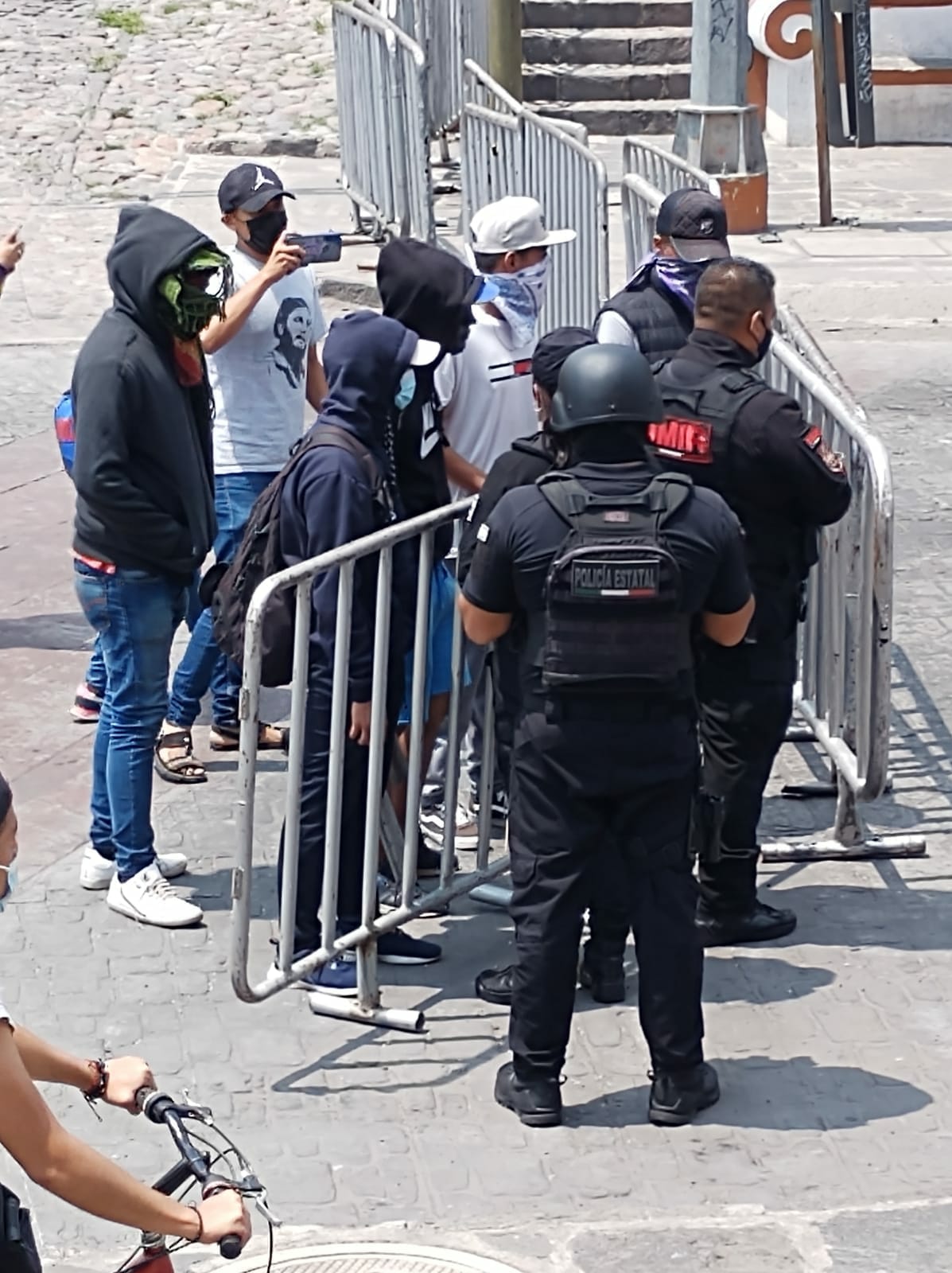 Gobierno de Puebla reitera apoyo a normalistas de Teteles pero les pide no dejarse manipular por intereses ajenos a ellas