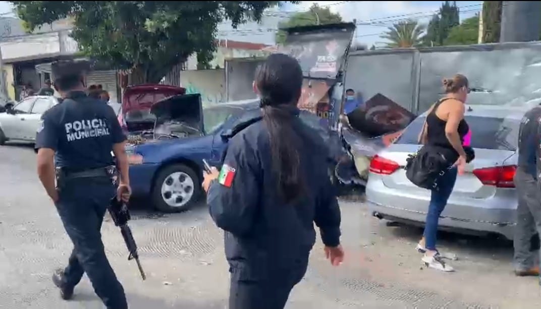 Video desde Puebla: Aparatoso choque en 31 Poniente y 27 Sur
