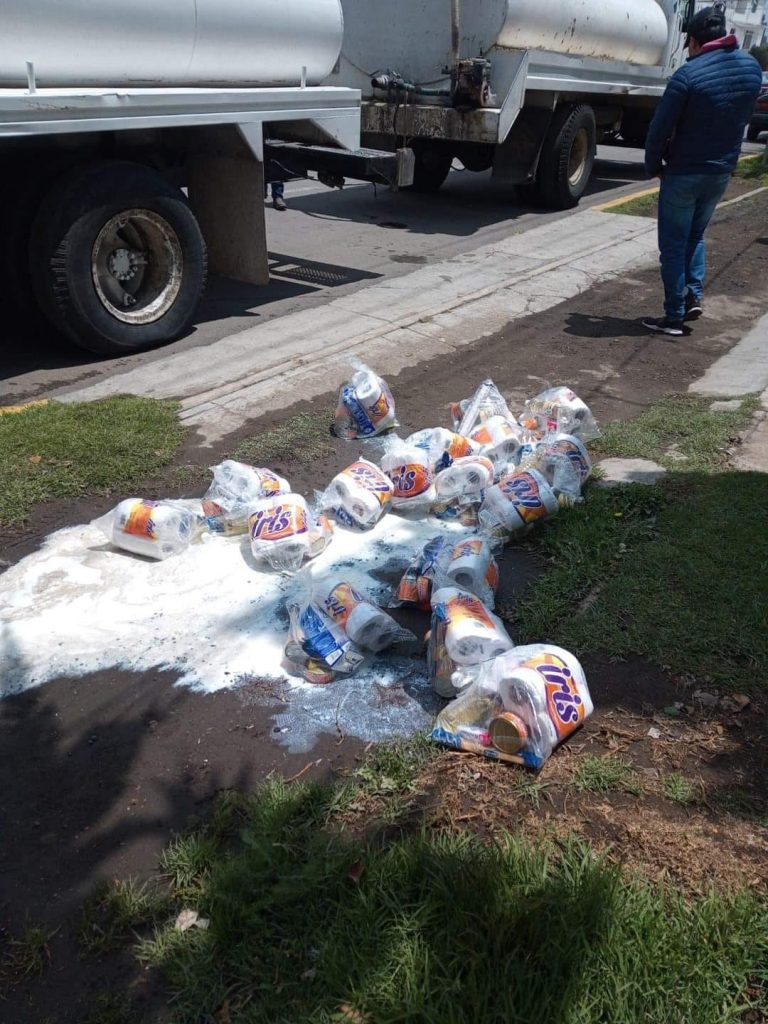 No era agua, sino bolsas cargadas con despensas al interior de una pipa en Ciudad Serdán