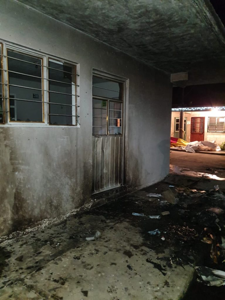 Queman urnas y balean casa del edil que busca reelegirse en Chiconcuautla