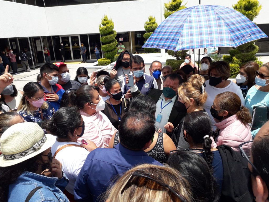 Funcionario de la SEP pide a padres de familia del BINE formar una comisión de diálogo…que después se niega a recibir