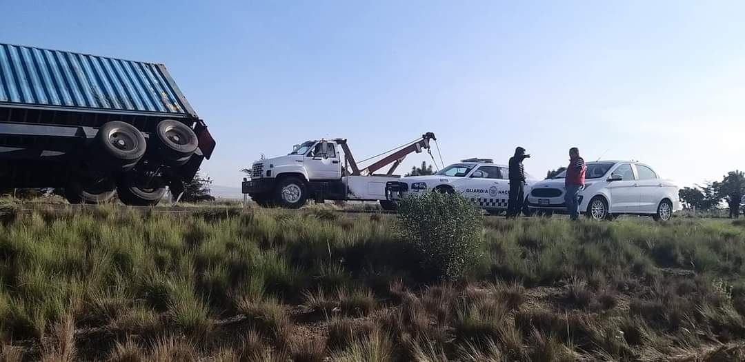Accidente de camiones sobre la autopista Amozoc-Perote cerca de la caseta de Cantona