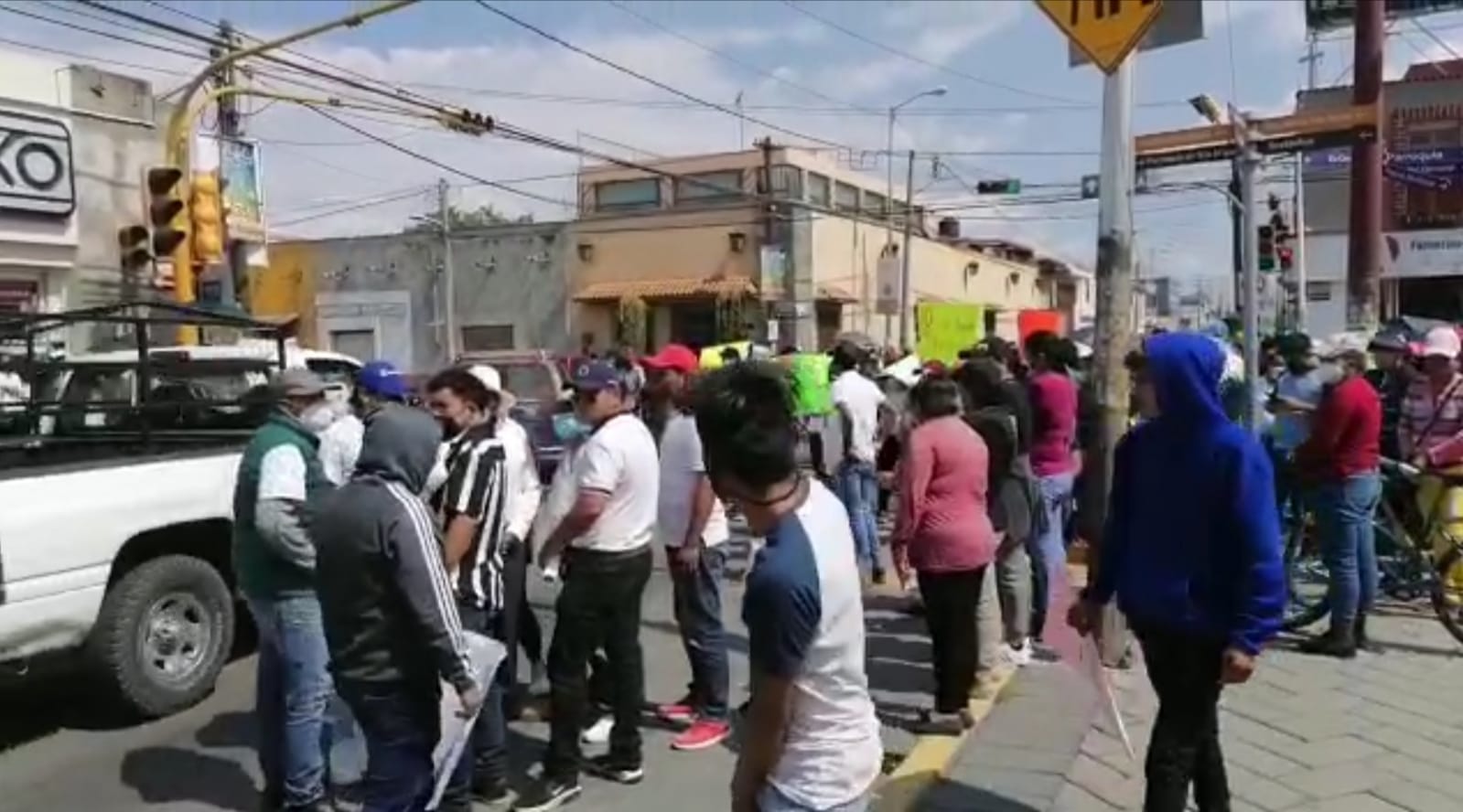 Mega marcha en Huejotzingo en repudio a la reelección de Angélica Alvarado