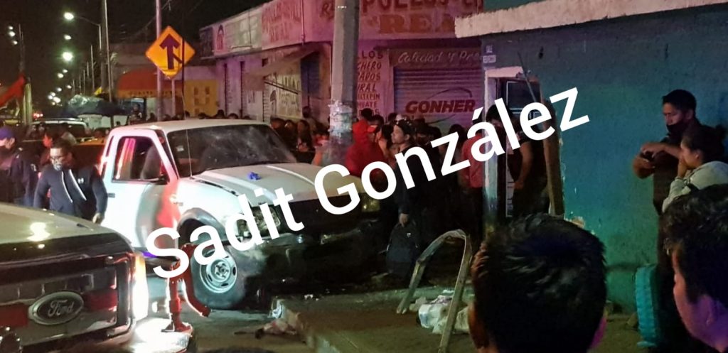 Ebrio sujeto atropella a 4 personas en Santa Anita