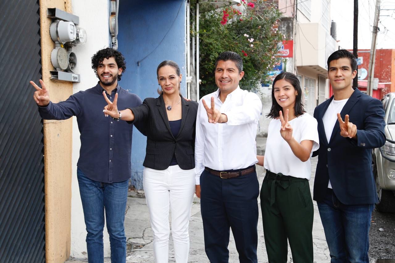 Video desde Puebla: Eduardo Rivera acude al IEEP a recibir su constancia como edil electo