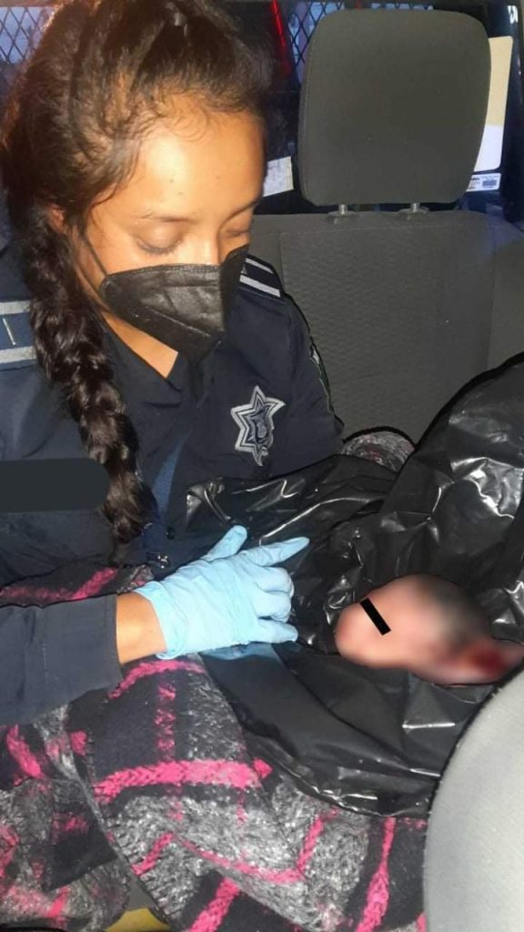 Abandonan a recién nacida con residuos de placenta en Puebla