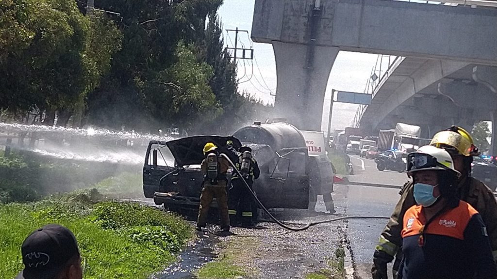 Apagan incendio en la México-Puebla en la Resurrección